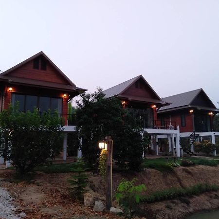 บ้านกลางเกาะ รีสอร์ท Uthai Thani Ngoại thất bức ảnh